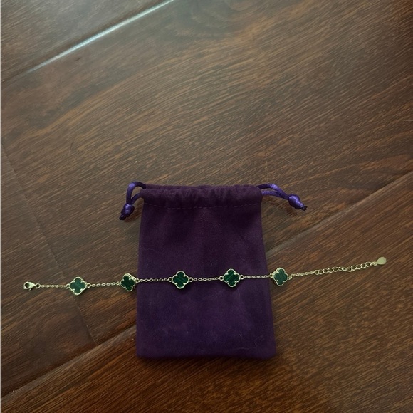 Clover Dark Green Bracelet - Picture 1 of 3